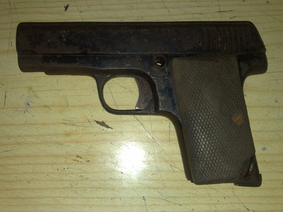 os adjunto unas fotos de un arma antigua a ver si me ayudais a reconocer k modelo es y a ver si alguien 00