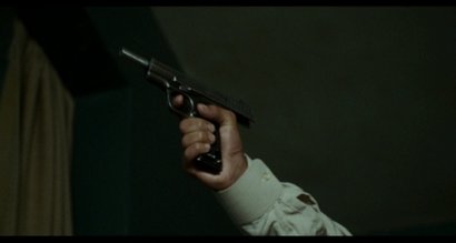 Compañeros,

En vista de las ganas de algunos (Elcafe, Wilcow, Vrakk, etc) por adivinar armas de películas 90