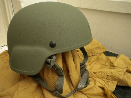 Cascos del ejército estadounidense con sistema de suspensión Skydex. NIVEL DE PROTECCIÓN III-A.
Último 02