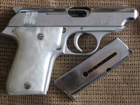 Pistola cromada  FAST en cal 6,35 mm fabricada por  E A siglas de Echave y Arizamendi  (Eibar) en los 01
