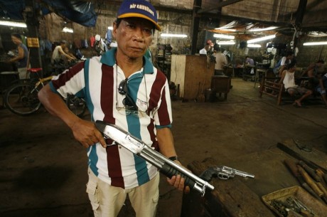 al parecer el gobierno filipino no ha tenido mas remedio que legalizar la fabricacion artesanal de armas 50