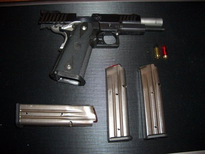 Como ya comente hace unos días y después de romperme los cuernos por una pistola u otra, al final me he 02