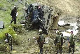 no me lo explico, un carro de combate por lo general, es bastante pesado lo que hace que el centro de 01