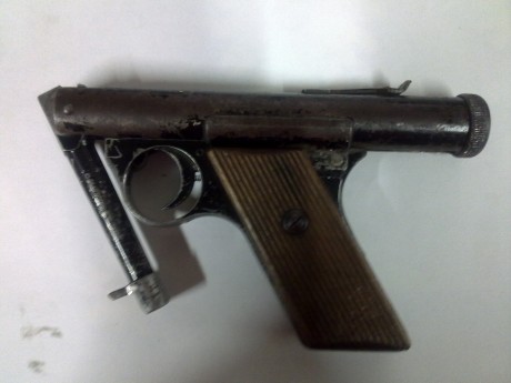 Hola , tengo esta pistolita calibre 4.5 de fabricacion alemana años 30 del siglo pasado, la compre hace 00