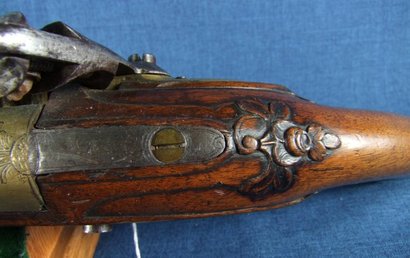 Hola, esta es una pistola europea de cañon de bronce de llave de pedernal y de un calibre como .70, yo 12