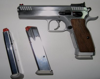 No entiendo porque tanfoglio hace una pistola diseñada para IPSC división producción y los cargadores 00