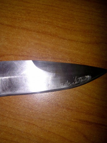 Hola.
Tengo una navaja Al Mar que me regaló mi padre hace tiempo. Hace un par de años pasó un afilador 01