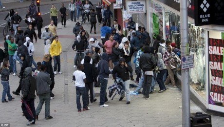  http://www.libertaddigital.com/mundo/2011-08-07/el-gobierno-britanico-considera-los-disturbios-de-londres-totalmente-inaceptables-1276431934/ 01