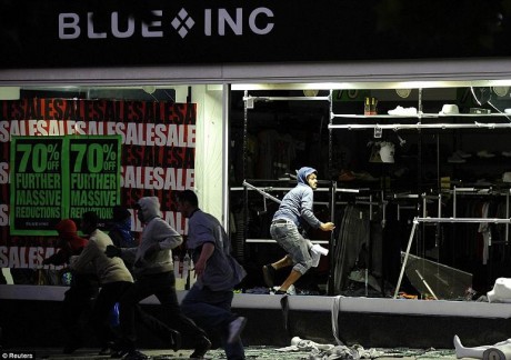  http://www.libertaddigital.com/mundo/2011-08-07/el-gobierno-britanico-considera-los-disturbios-de-londres-totalmente-inaceptables-1276431934/ 10