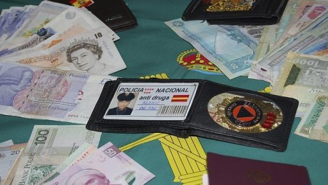 articulo publicado en el abc
https://www.abc.es/20110811/madrid/abcp-magrebies-atracados-policias-full-20110811.html 10