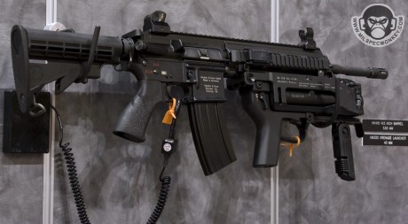 Hola, dada las situaciones de combate actuales, me gustaría saber cual de estos dos fusiles ( M-16 o M-4) 40