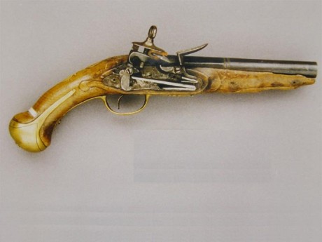 Podéis decirme alguno si las Pistola de chispa Santa Barbara calibre 58 son de anima lisa o rayada...

Gracias 102