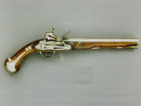 Podéis decirme alguno si las Pistola de chispa Santa Barbara calibre 58 son de anima lisa o rayada...

Gracias 101