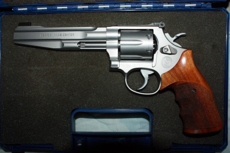 Buenas noches a todos!!!! bueno pues que necesito un poco de ayuda para identificar este revolver,todo 00