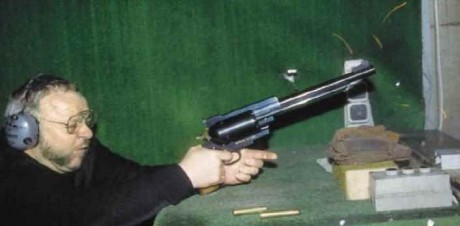 Estoy a punto de comprar un arma corta para portar de paisano, mirando mucho las finalistas son un revolver 150