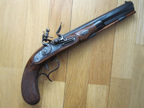 Hola amigos, 

Os pregunto sobre este tipo de armas chispa, las que pongo ni si quiera sé si pueden disparar 80