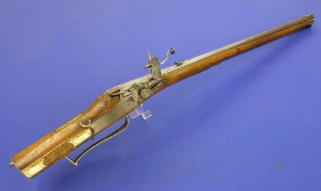 Voy a colocar unas fotos de un arma larga alemana de llave de mecha del siglo XVI. 141
