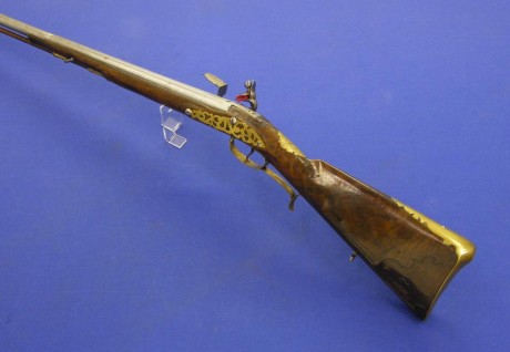 Voy a colocar unas fotos de un arma larga alemana de llave de mecha del siglo XVI. 172