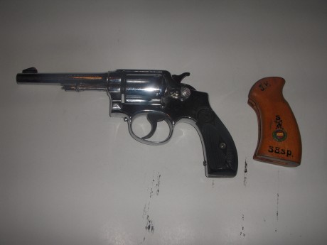 Vendo Bonito revolver S&W calibre 38 Sp. 250,00€ envio incluido en peninsula DSCN0699.JPG 
Up.
  VENDIDO 02