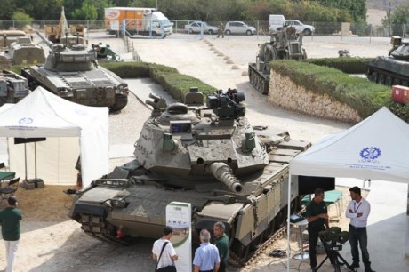 Cuando veo estas cosas me llevo un cabreo de narices.
Mirar esta versión del TOA M113 para defensa AA 60