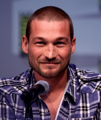  Andy Whitfield , el actor galés que encarnó a  Spartacus  en la primera temporada de la fenomenal y espectacular 01