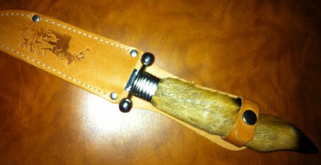 Hola amigos/as del foro, unos familiares me trajeron este cuchillo de un viaje por los países bajos, no 10