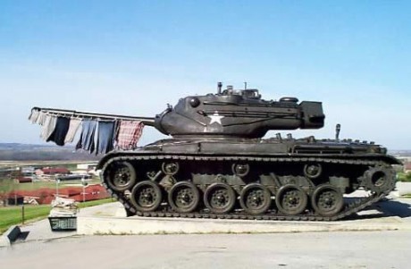 es uno de los carros de combate más emblemático de la guerra fría, y junto con el M-48 y el T-54/55 de 150