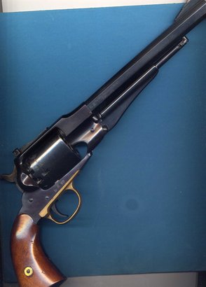 alguien seria tan amable de decirme que modelo es exactamente este uberti.
pues en la guia de pertenencia 00