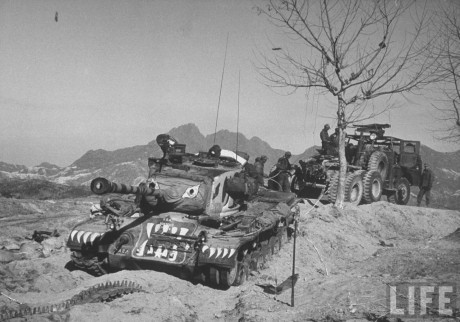 fue el primer carro americano construido  al inicio de la guerra fría, se construyeron apenas 1160, de 02