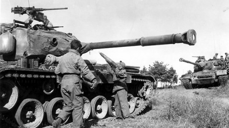fue el primer carro americano construido  al inicio de la guerra fría, se construyeron apenas 1160, de 01