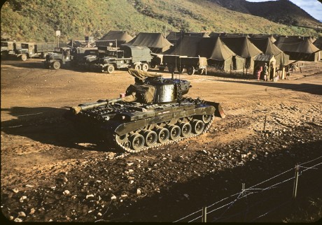 fue el primer carro americano construido  al inicio de la guerra fría, se construyeron apenas 1160, de 00