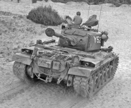 fue el primer carro americano construido  al inicio de la guerra fría, se construyeron apenas 1160, de 11