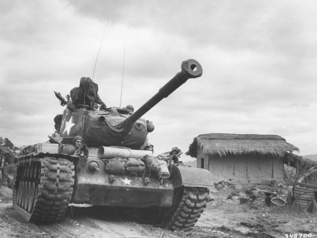 fue el primer carro americano construido  al inicio de la guerra fría, se construyeron apenas 1160, de 21