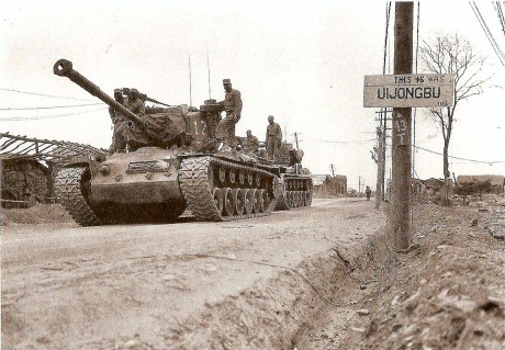 fue el primer carro americano construido  al inicio de la guerra fría, se construyeron apenas 1160, de 20