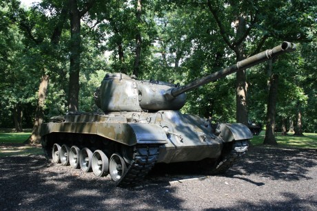 fue el primer carro americano construido  al inicio de la guerra fría, se construyeron apenas 1160, de 90