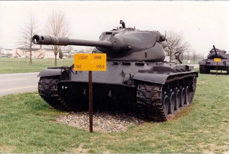 fue el primer carro americano construido  al inicio de la guerra fría, se construyeron apenas 1160, de 132
