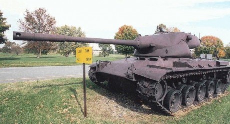 fue el primer carro americano construido  al inicio de la guerra fría, se construyeron apenas 1160, de 130