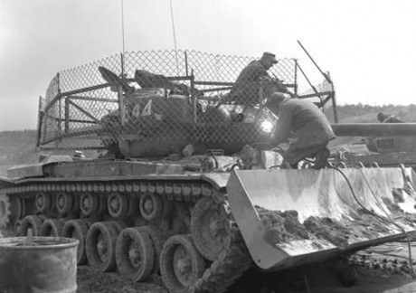 fue el primer carro americano construido  al inicio de la guerra fría, se construyeron apenas 1160, de 151