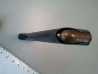 ¡Hola!

Rogaría a algún forero que me eche una mano para identificar este cargador. Desde luego el calibre 00