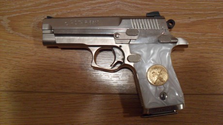 Estimados compañeros,
En " muestra tus armas españolas " he visto numerosas STAR españolas customizadas 40