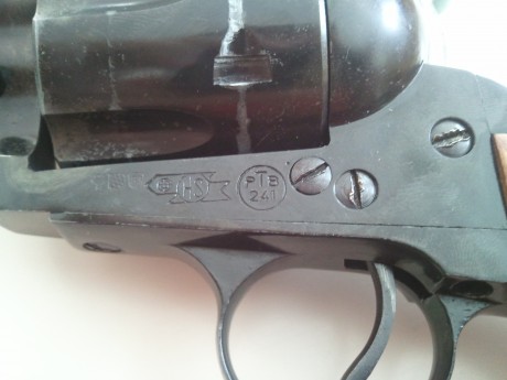 Hola, a caido en mis mano este arma proveniente de los antiguos decorados de almeria Tabernas, creo que 02