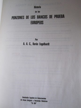 Buenas tardes,

Soy traductora y tengo problemas con la traducción de la terminología de la pistola de 82
