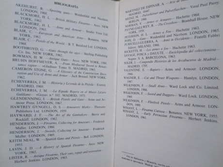 Buenas tardes,

Soy traductora y tengo problemas con la traducción de la terminología de la pistola de 81