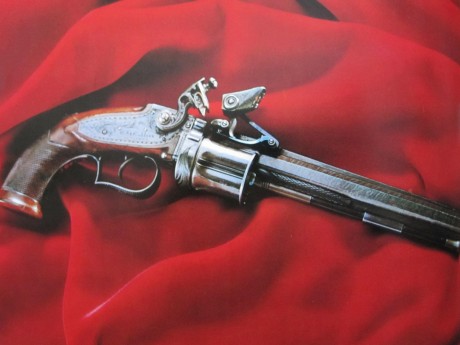 Buenas tardes,

Soy traductora y tengo problemas con la traducción de la terminología de la pistola de 80
