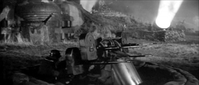 Compañeros,

En vista de las ganas de algunos (Elcafe, Wilcow, Vrakk, etc) por adivinar armas de películas 20
