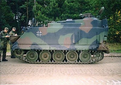 La empresa Lohr desarrollo lo que parecia un sencillo, barato y efectivo vehiculo de exploración /apoyo. 70