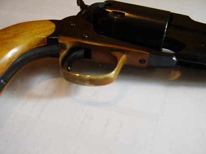 hola, recientemente me he quedado con las armas de un amigo, entre ellas hay un Santa Barbara.
Yo tengo 00