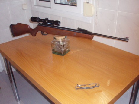 Hola,

A pesar de no ser cazador, los rifles de caza han ejercido siempre en mi una especial atracción 00
