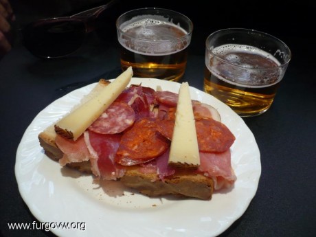 No se si alguno mas de por aqui le gustan los cortos.

Asi que propongo ir poniendo cortos para compartir.

Saludos. 120