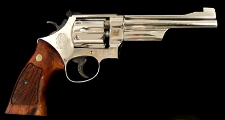 Hola,
tengo una duda, ¿qué modelo de S&W sería equivalente al Colt Python .357 de 6"?.
Gracias. 10